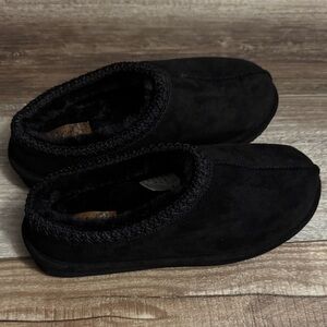 Very G Black Faux-Suede Cozy Slippers